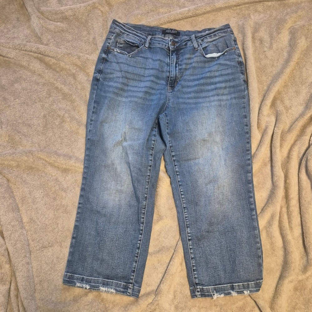 Judy Blue Los Angeles 18W Cropped Straight Leg Jeans Medium Wash Frayed JB88592